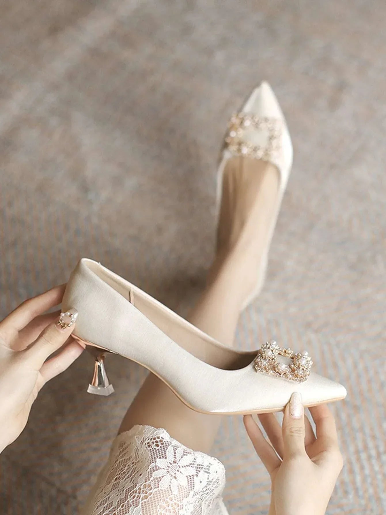 Faux Pearl Decor Court Pumps