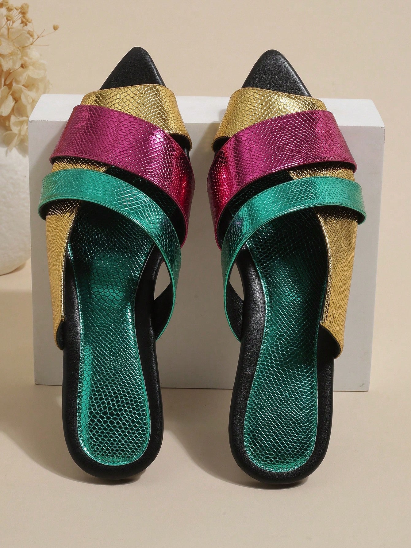 Fashionable Women's Pointed Toe Slippers
