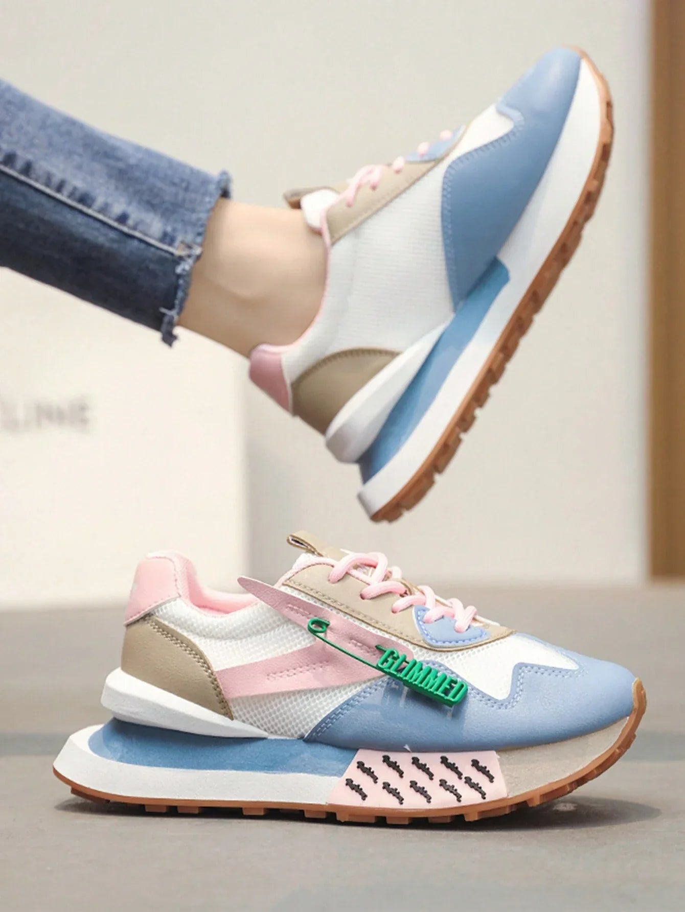 Women's Breathable Lightweight Fashionable Thick-Soled Casual Sports Shoes