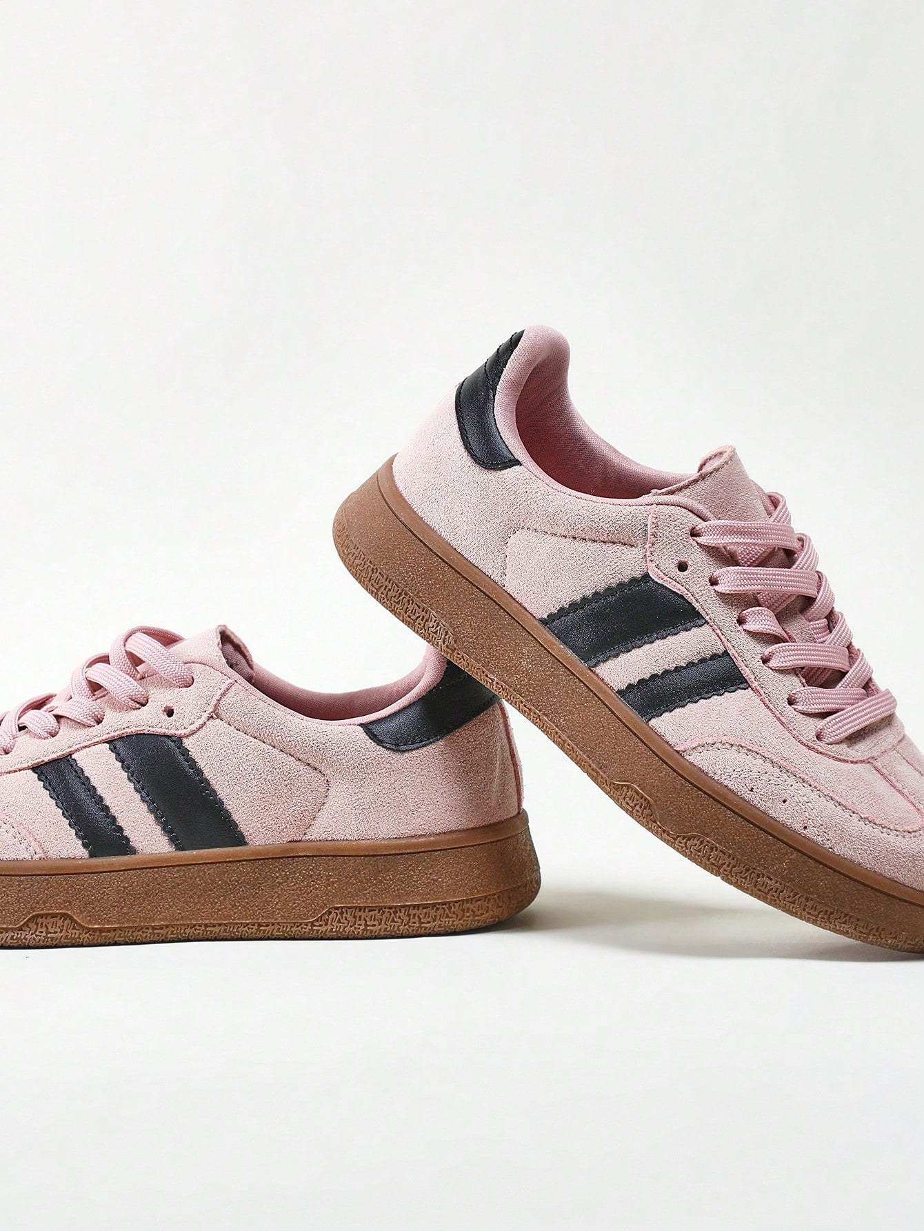 Women's 2 Stipes Gum Sole Sneakers
