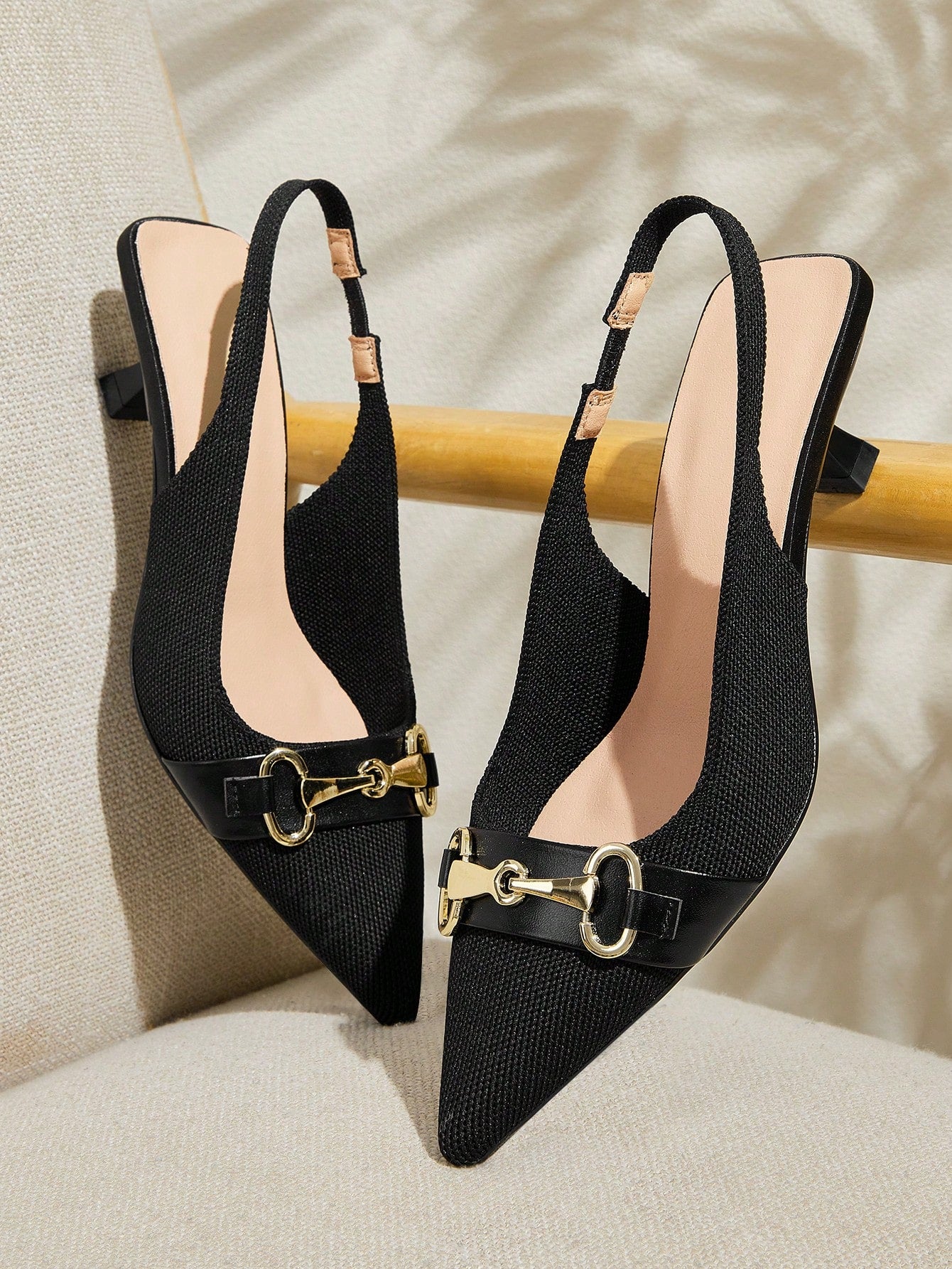 Women's Vintage Floral Print Metal Buckle Chain Design Pointed Toe Strap Kitten Heel Pumps