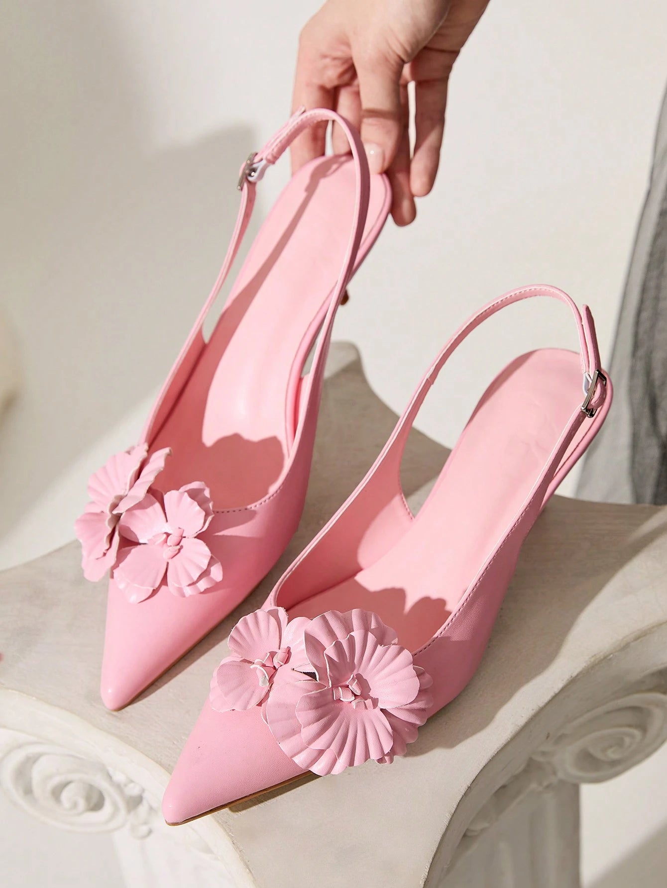 Women's Fashion Elegant 3D Floral Decor Pointed Toe High Heel Pumps