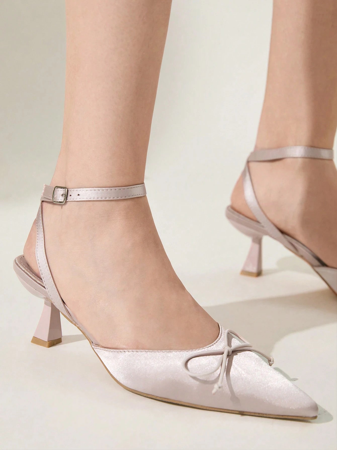 Women's Pointed Toe High Heels With Thin Heels And Bowknot Decoration