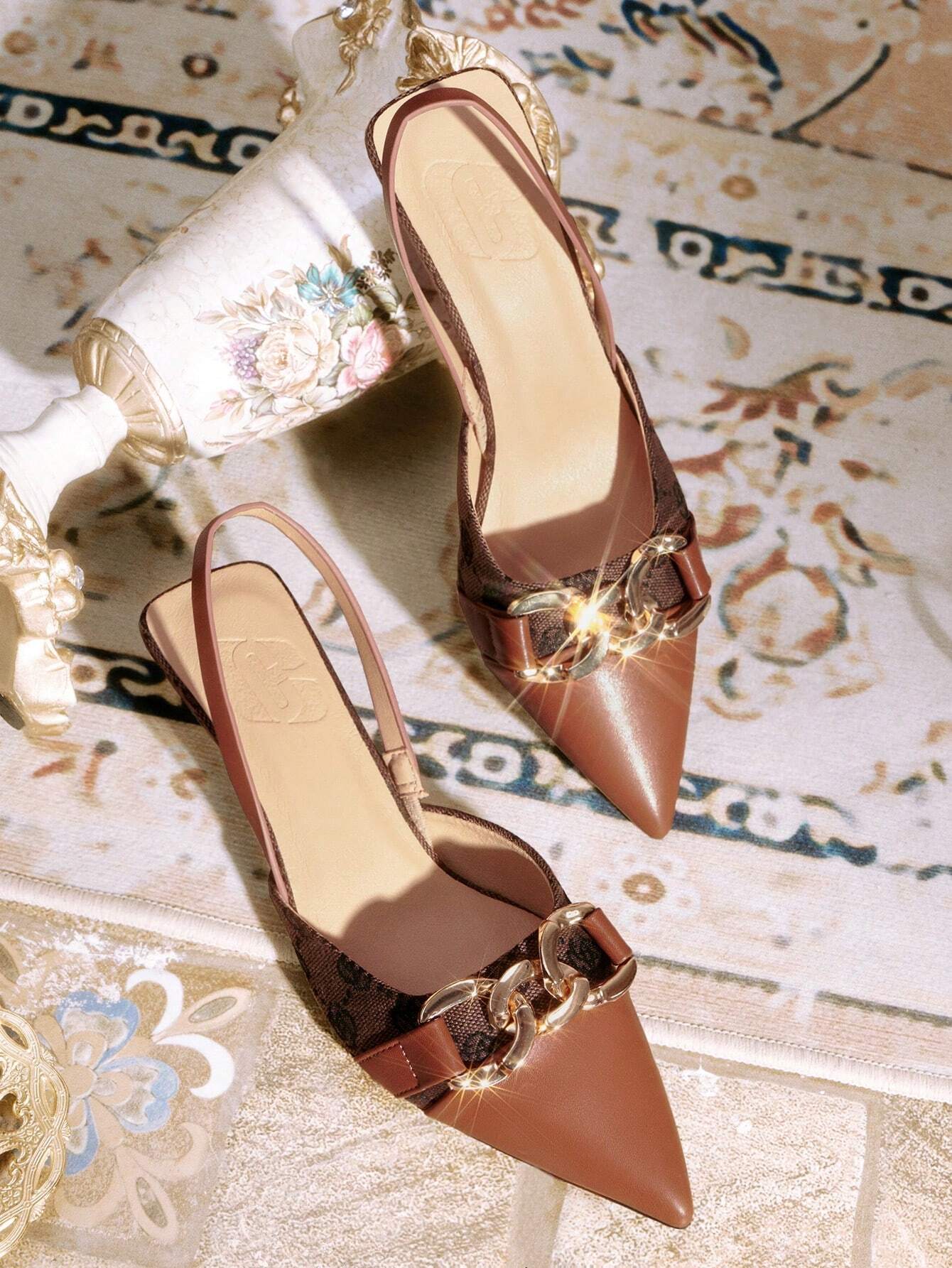 Women's Vintage Floral Print Metal Buckle Chain Design Pointed Toe Strap Kitten Heel Pumps