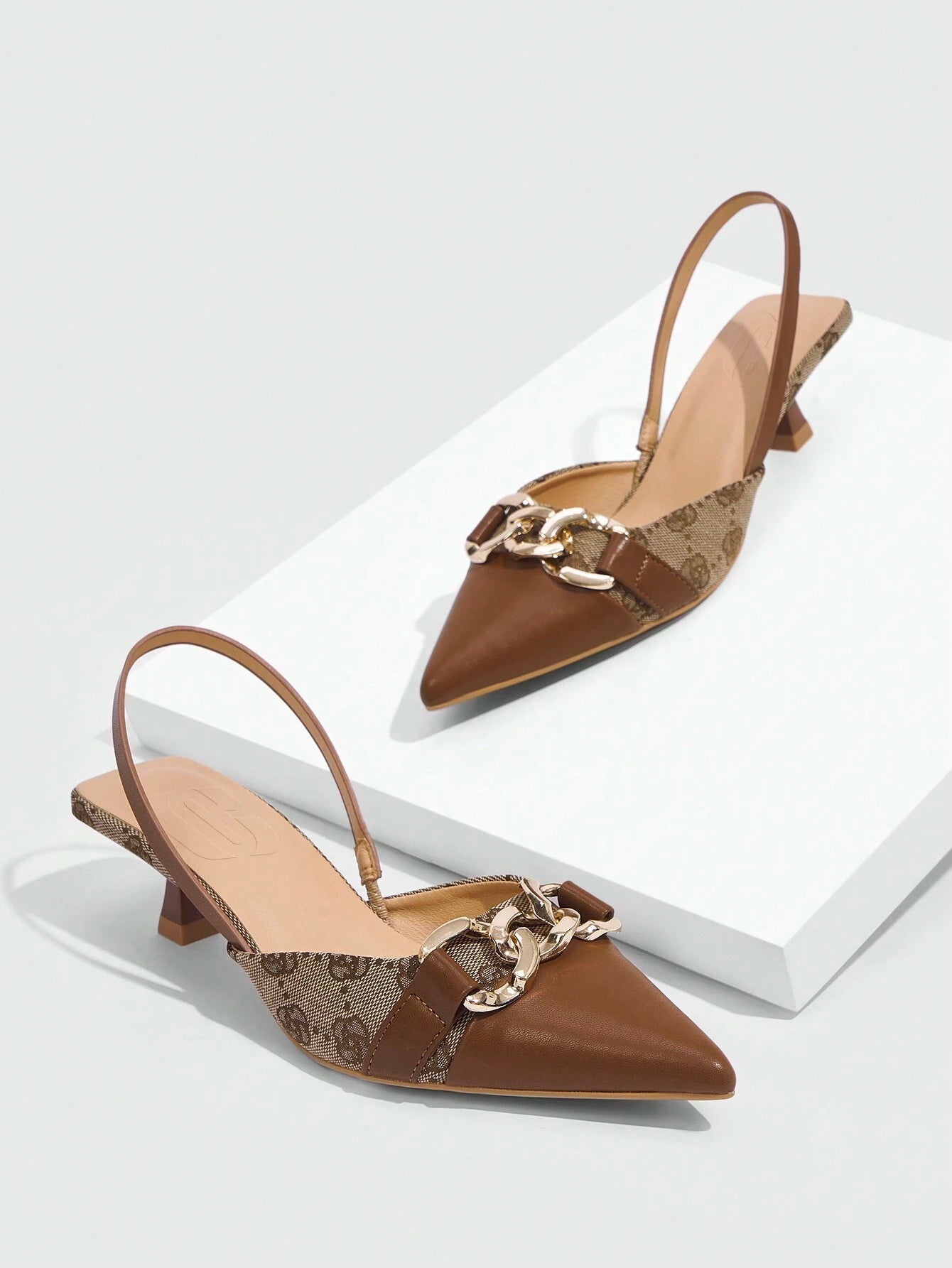 Women's Vintage Floral Print Metal Buckle Chain Design Pointed Toe Strap Kitten Heel Pumps