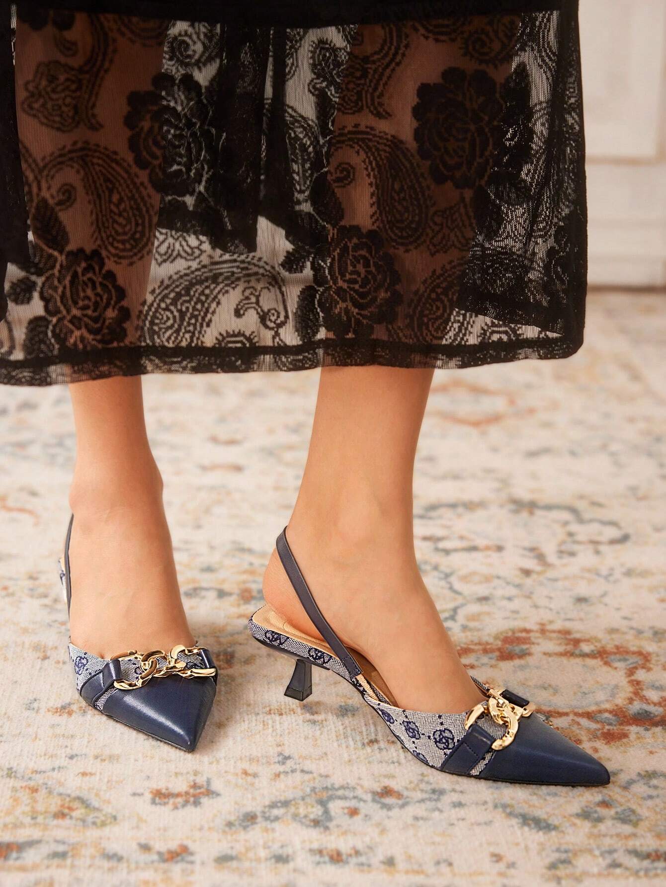 Women's Vintage Floral Print Metal Buckle Chain Design Pointed Toe Strap Kitten Heel Pumps