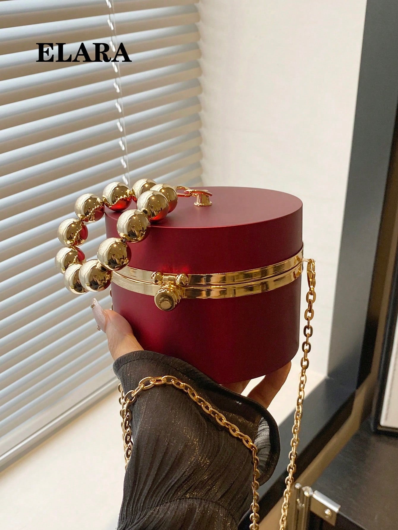 Niche Design Metal Chain Bag