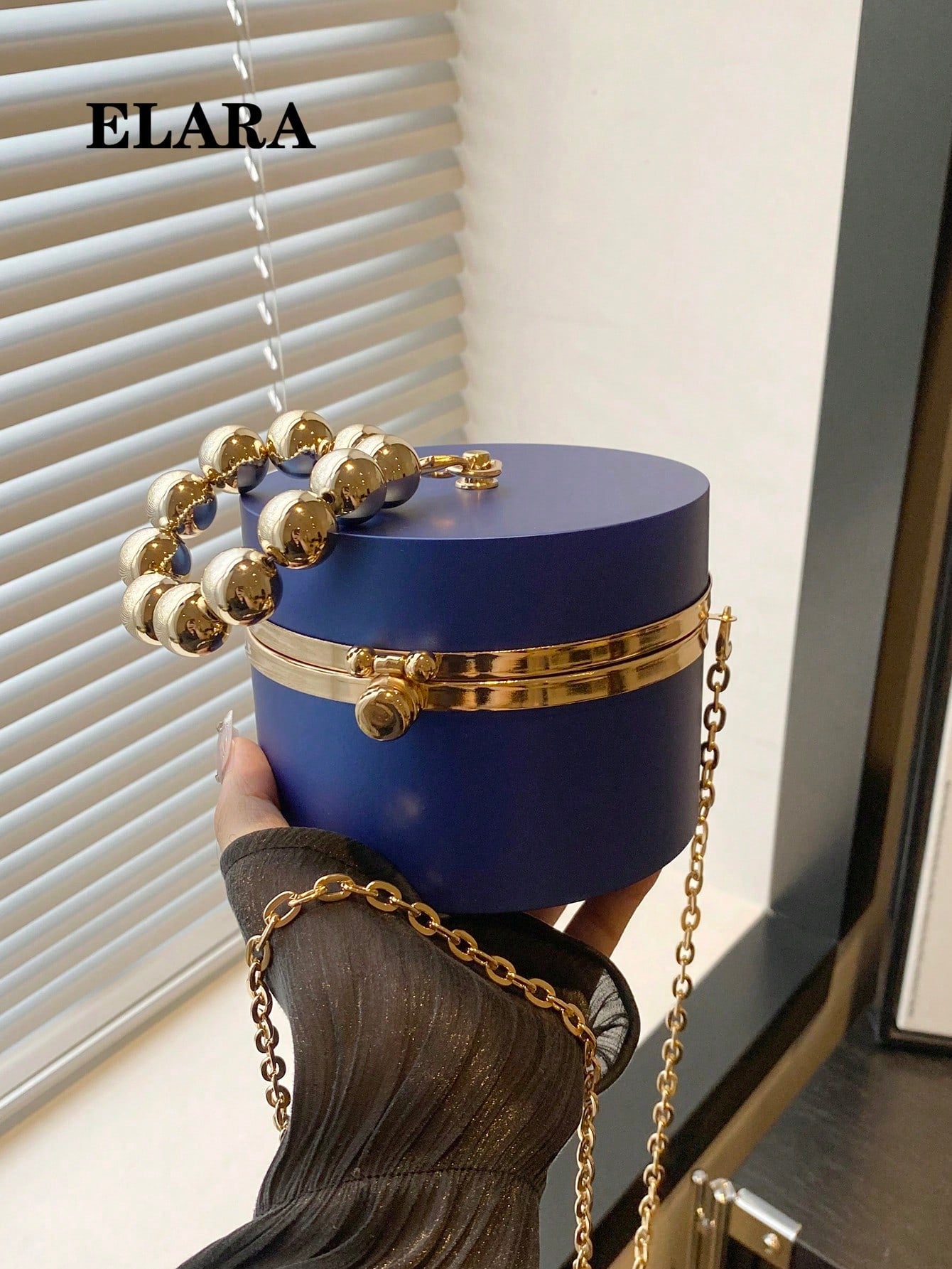 Niche Design Metal Chain Bag