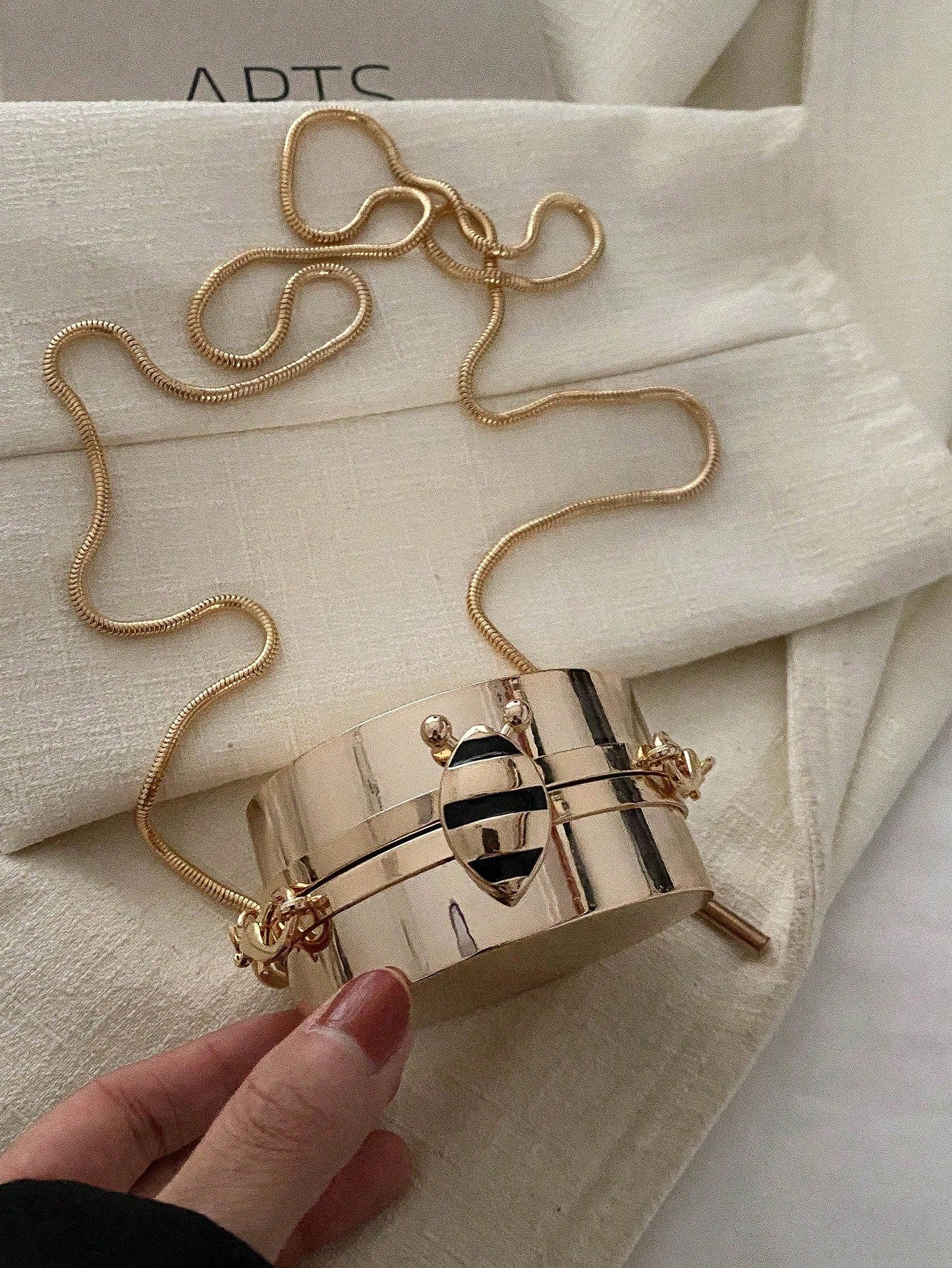 Niche Design Metal Chain Bag