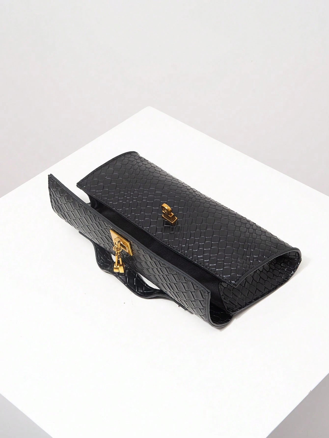 Vintage Faux Leather Woven Pattern Baguette Bag
