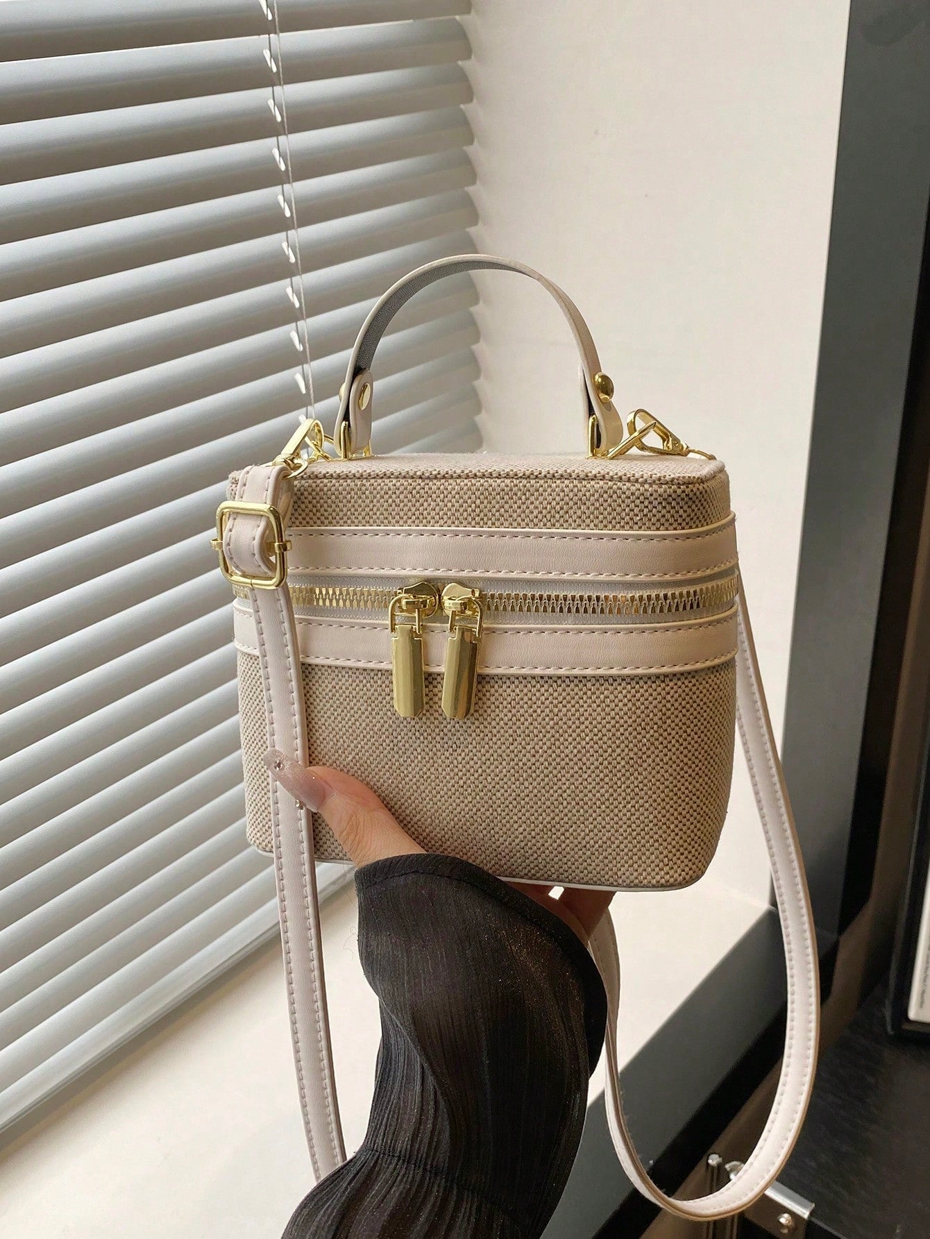 New Arrival Exquisite Portable Makeup Cosmetic Box Case