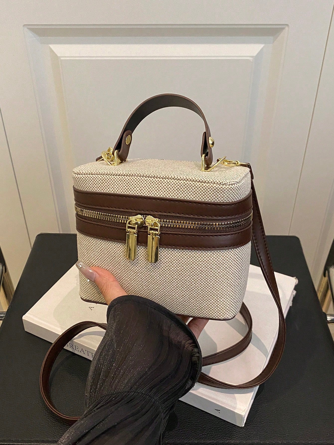 New Arrival Exquisite Portable Makeup Cosmetic Box Case